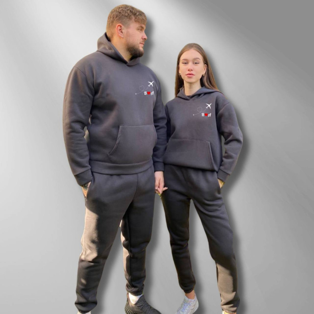 Парні спортивні костюми теплі з капюшоном Худі та Джогери XS/S, M/L, принт "Ініціали" , графіт (426) Парні спортивні костюми теплі з капюшоном Худі та Джогери XS/S, M/L, принт "Ініціали" , графіт (426)
